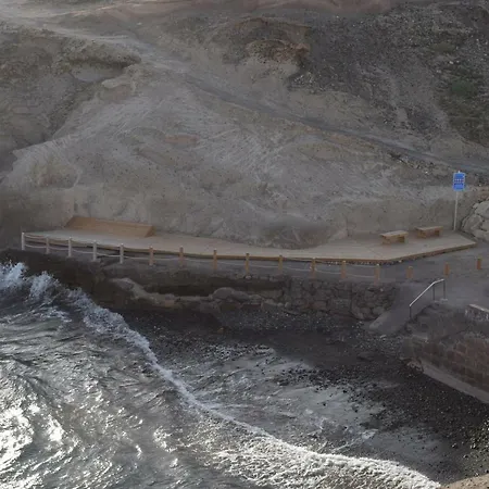 La Caleta 2 *
