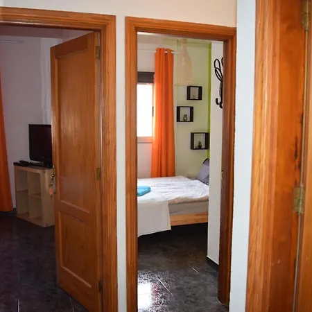 Δωμάτια σε οικογενειακή κατοικία La Caleta 2 *